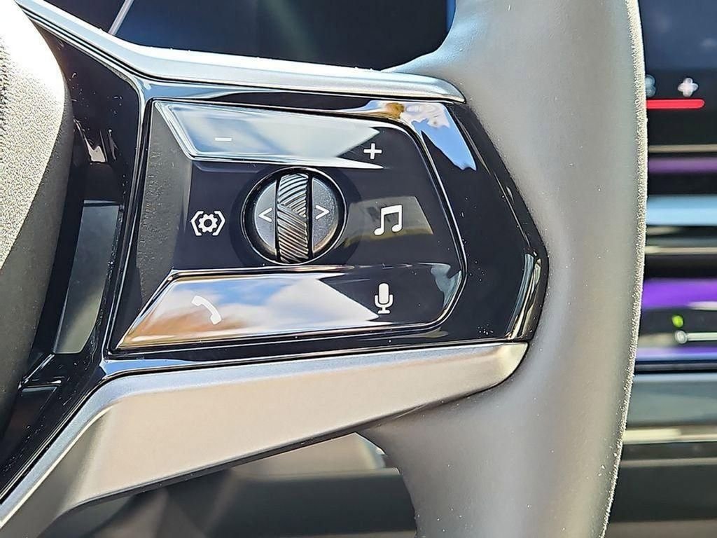 Used 2024 BMW i5 eDrive40i w/ Premium Package image 21