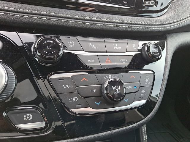 Used 2021 Chrysler Pacifica Limited w/ S Appearance Package image 17