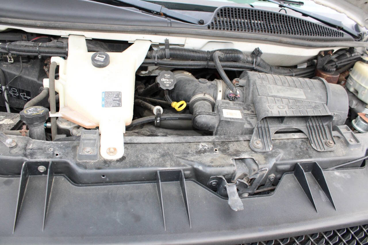 Used 2015 Chevrolet Express 2500 image 24