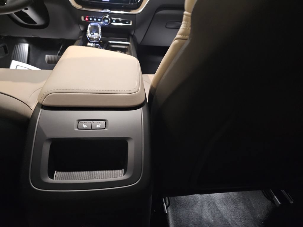 Certified 2026 Volvo XC60 T8 Plus w/ Protection Package Premier AWD/4WD image 15