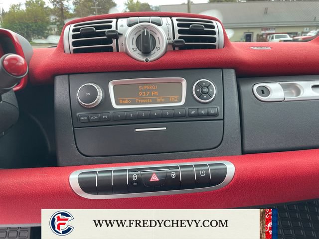 Used 2011 smart fortwo passion RWD image 17