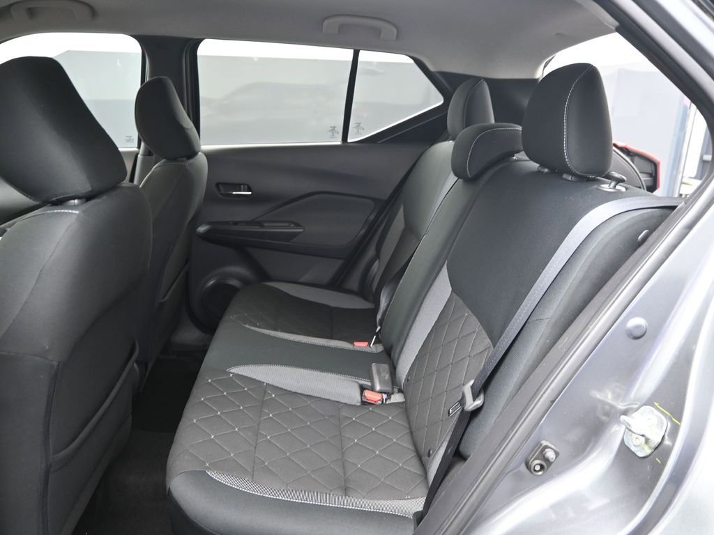 Used 2019 Nissan Kicks SV image 12