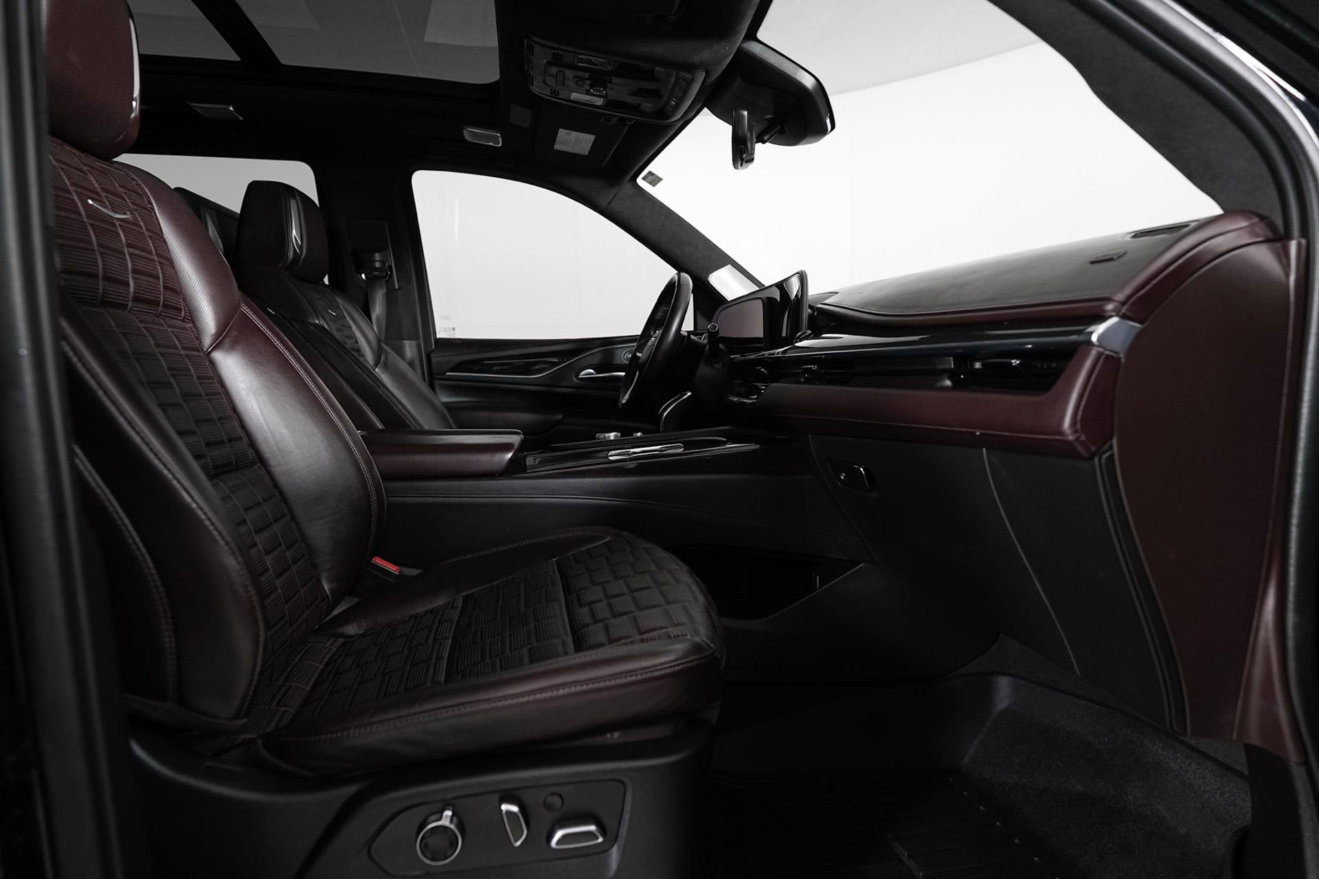 Used 2021 Cadillac Escalade Sport Platinum w/ LPO, ONYX Package image 6