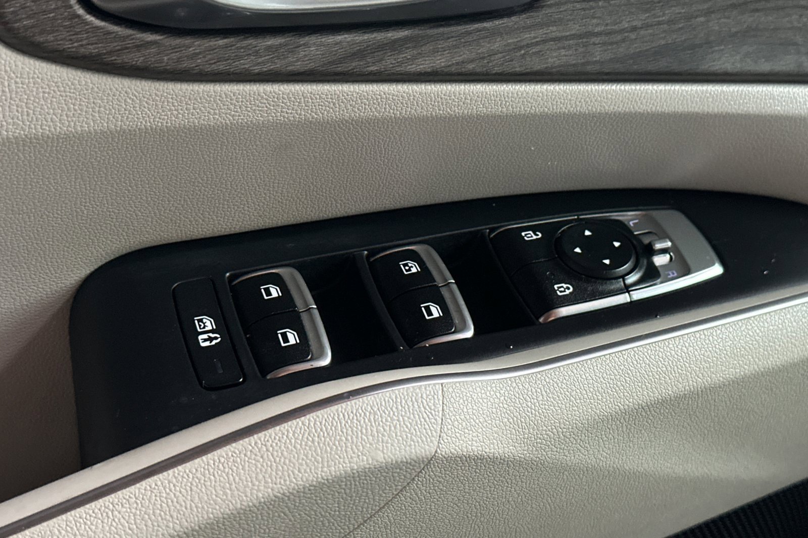 Used 2022 Kia Sorento EX w/ Panoramic Sunroof Package image 12