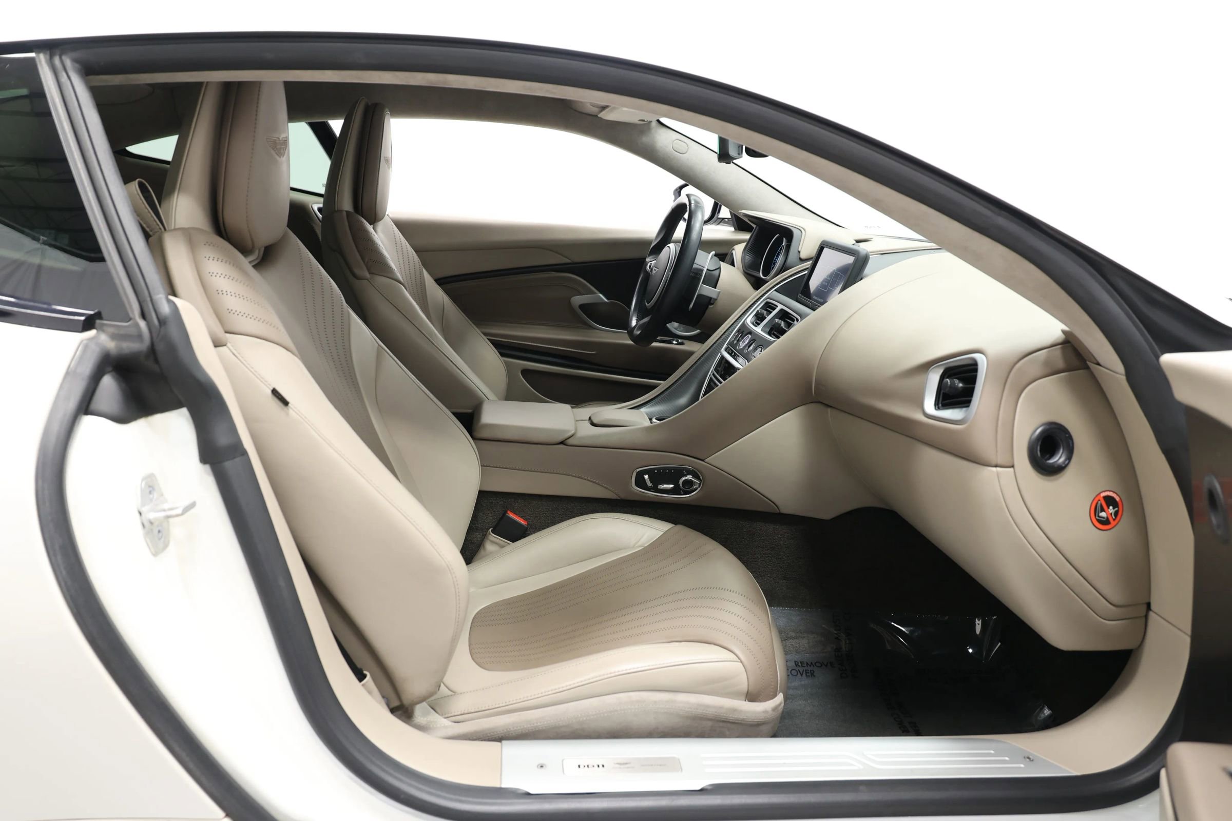 Used 2018 Aston Martin DB11 Coupe image 62