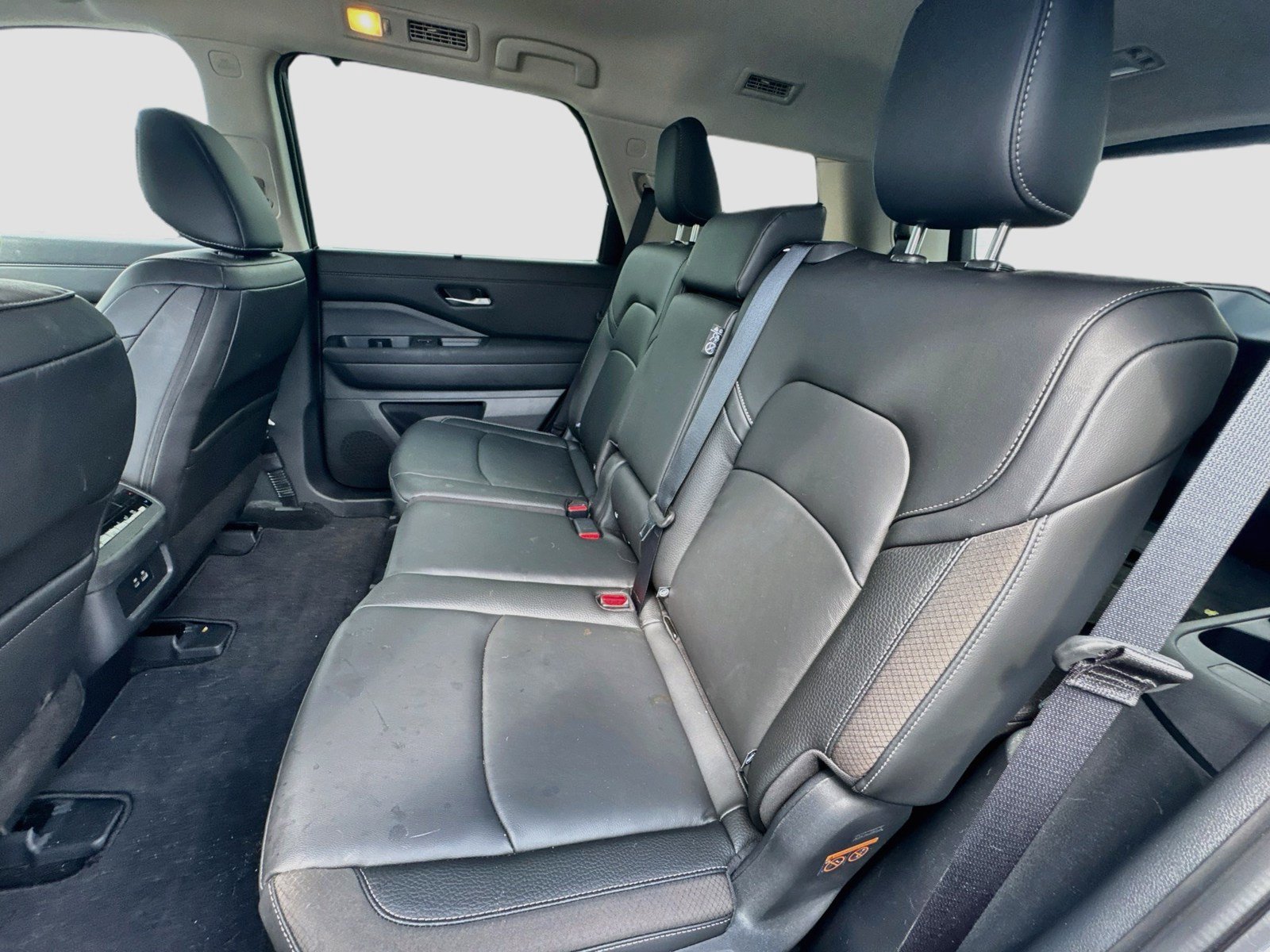 Used 2025 Nissan Pathfinder SL FWD image 24