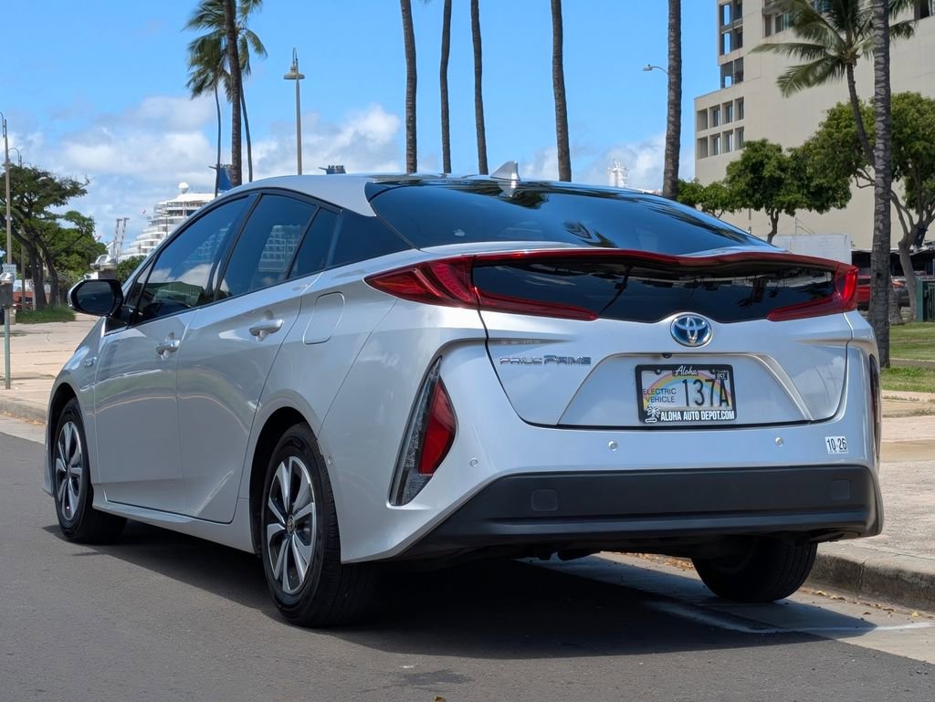 Used 2017 Toyota Prius Prime Advanced FWD image 3