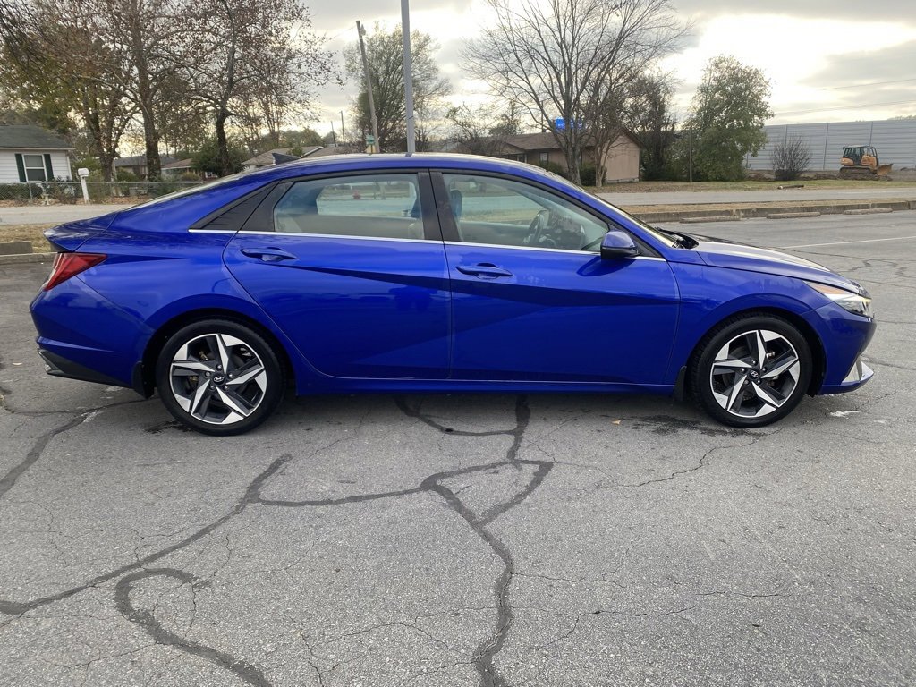 Used 2022 Hyundai Elantra Limited image 8