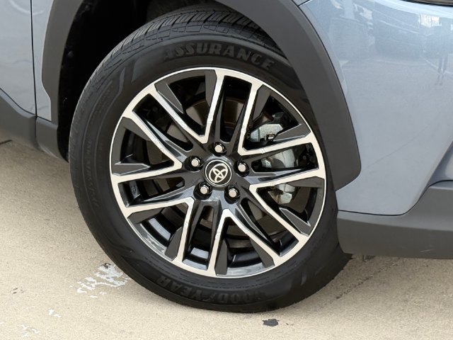 Used 2026 Toyota Corolla Cross XLE w/ Convenience Package FWD image 2