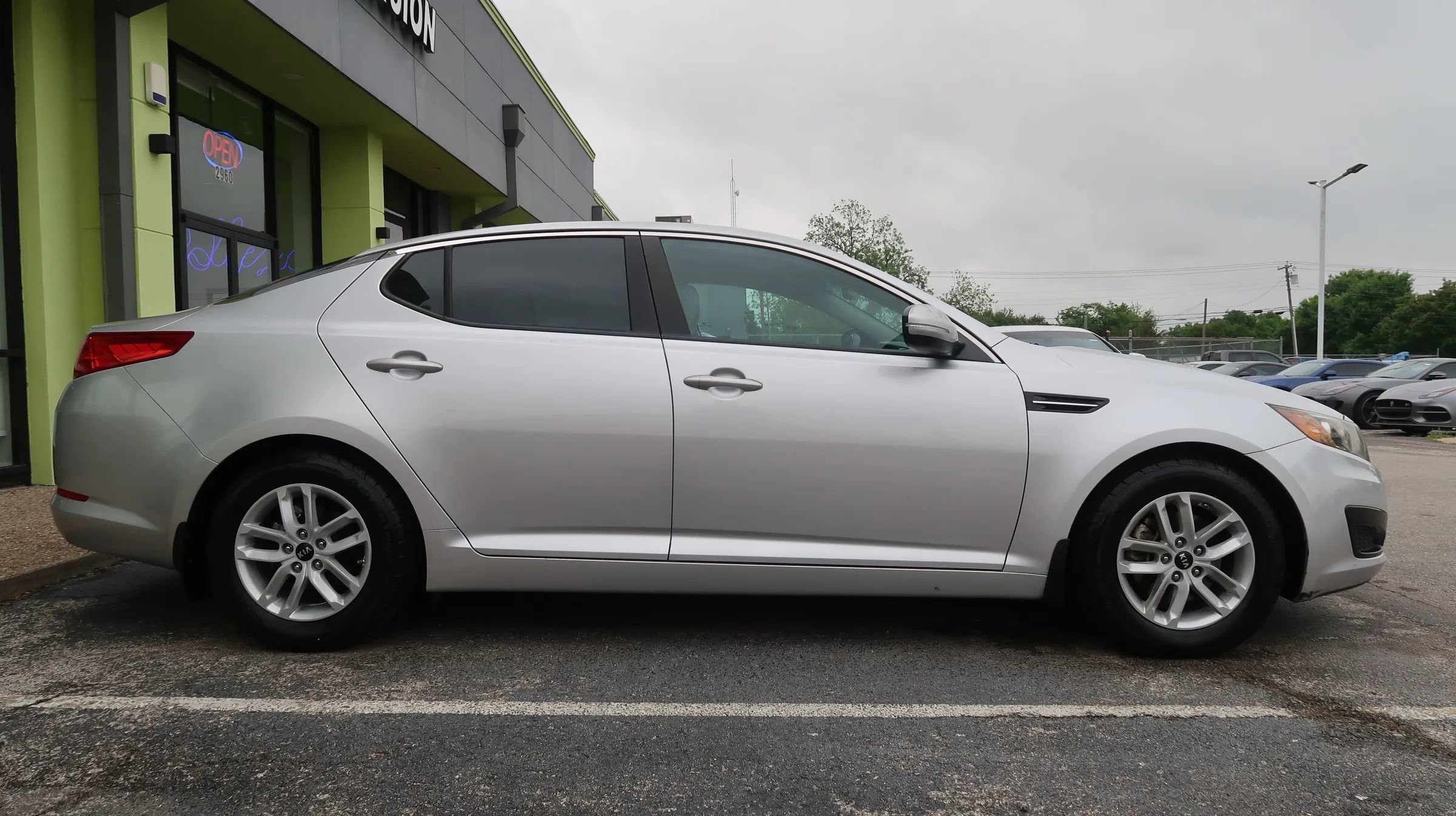 Used 2011 Kia Optima LX FWD image 6
