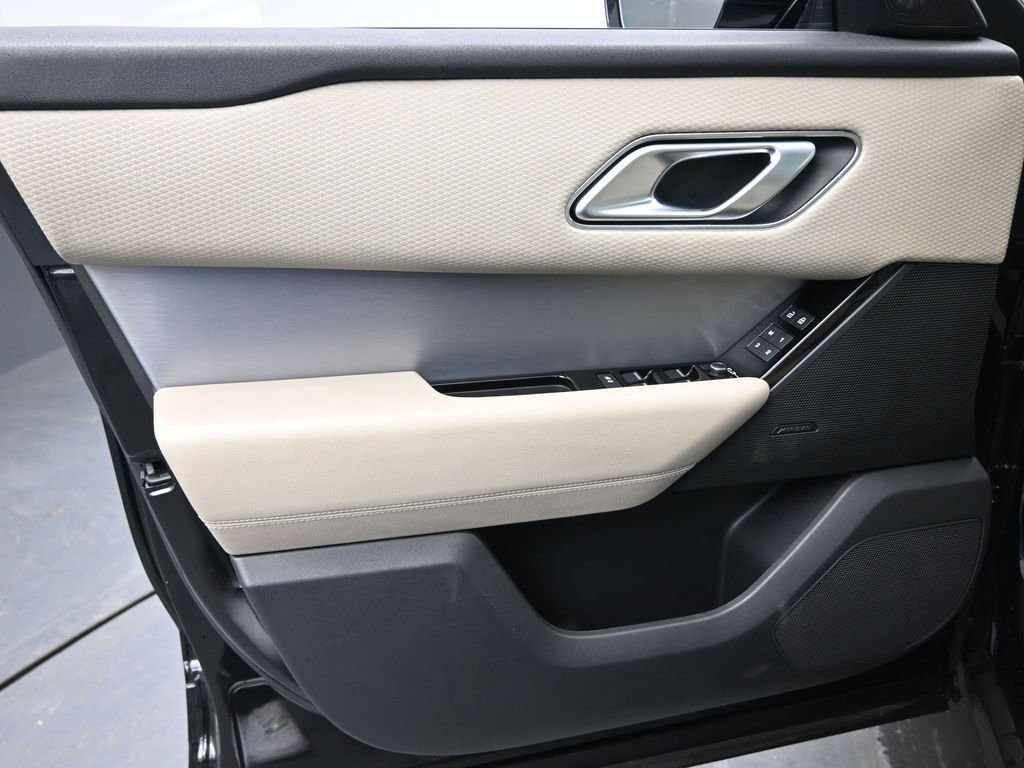 Used 2021 Land Rover Range Rover Velar R-Dynamic S image 23
