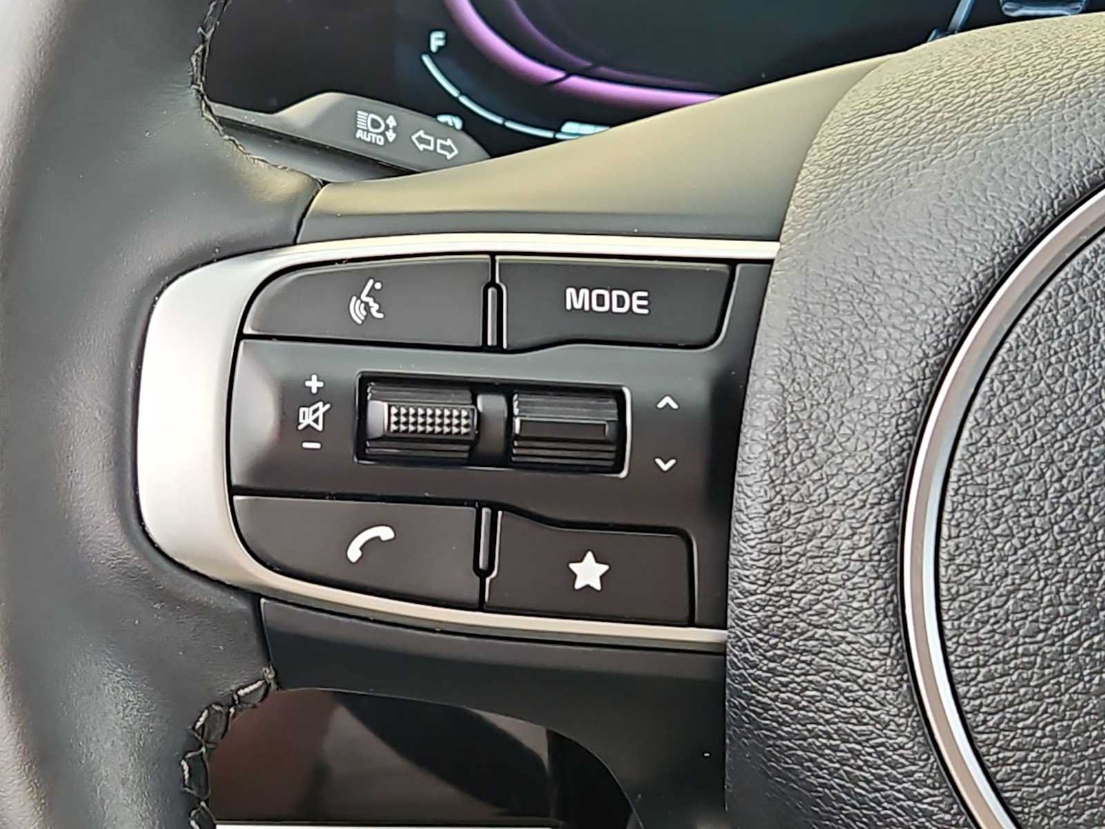 Used 2025 Kia Sportage EX FWD image 19