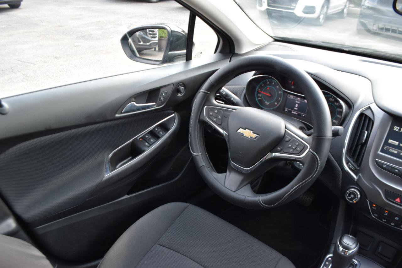 Used 2017 Chevrolet Cruze LT FWD image 10