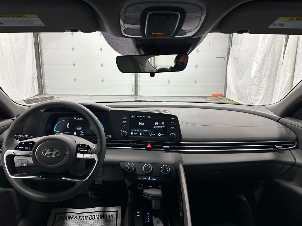 Used 2025 Hyundai Elantra SE image 36