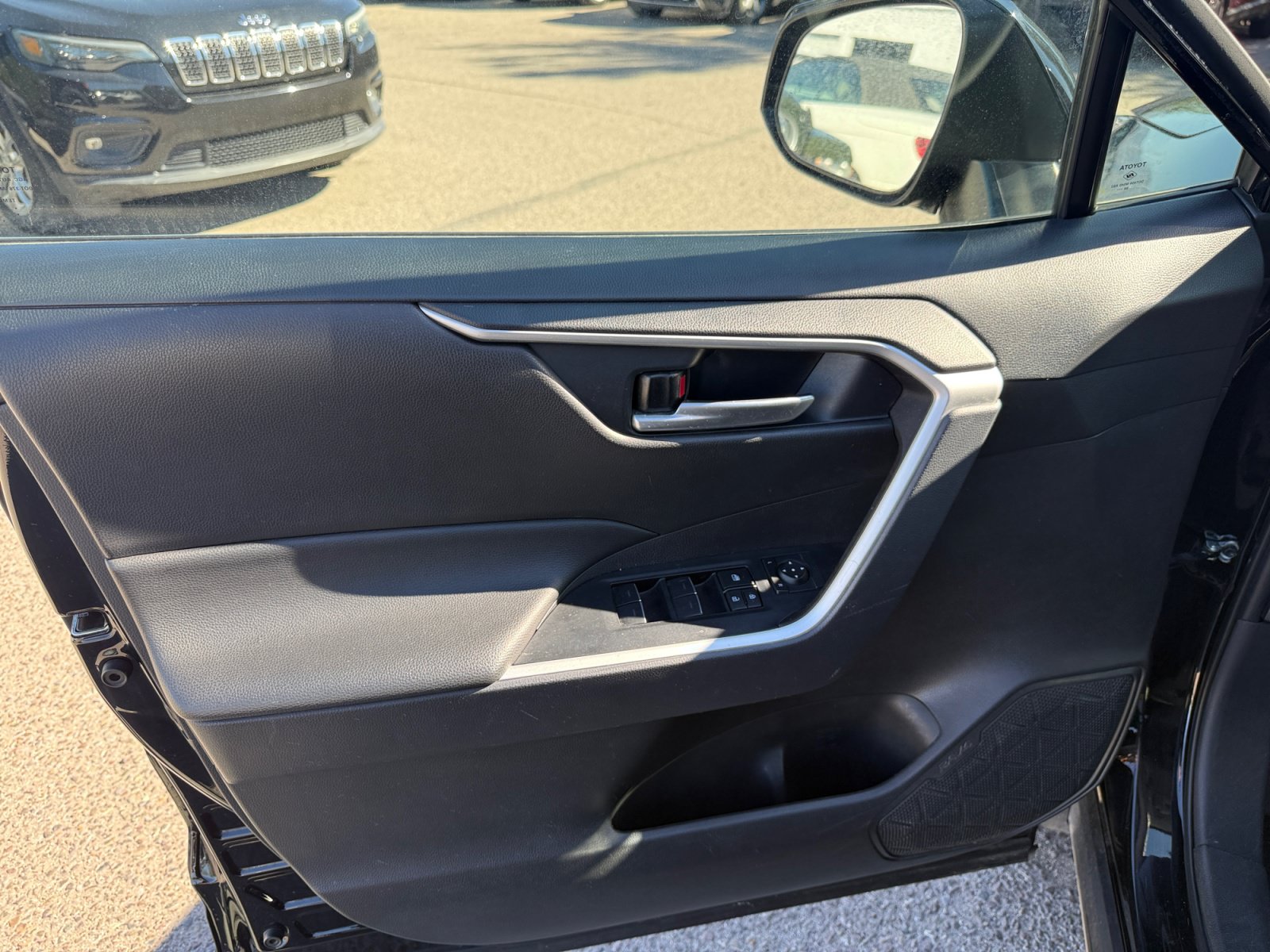 Used 2025 Toyota RAV4 XLE Premium FWD image 12