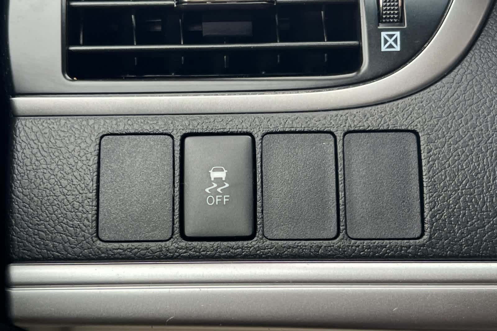 Used 2013 Toyota Camry LE FWD image 27