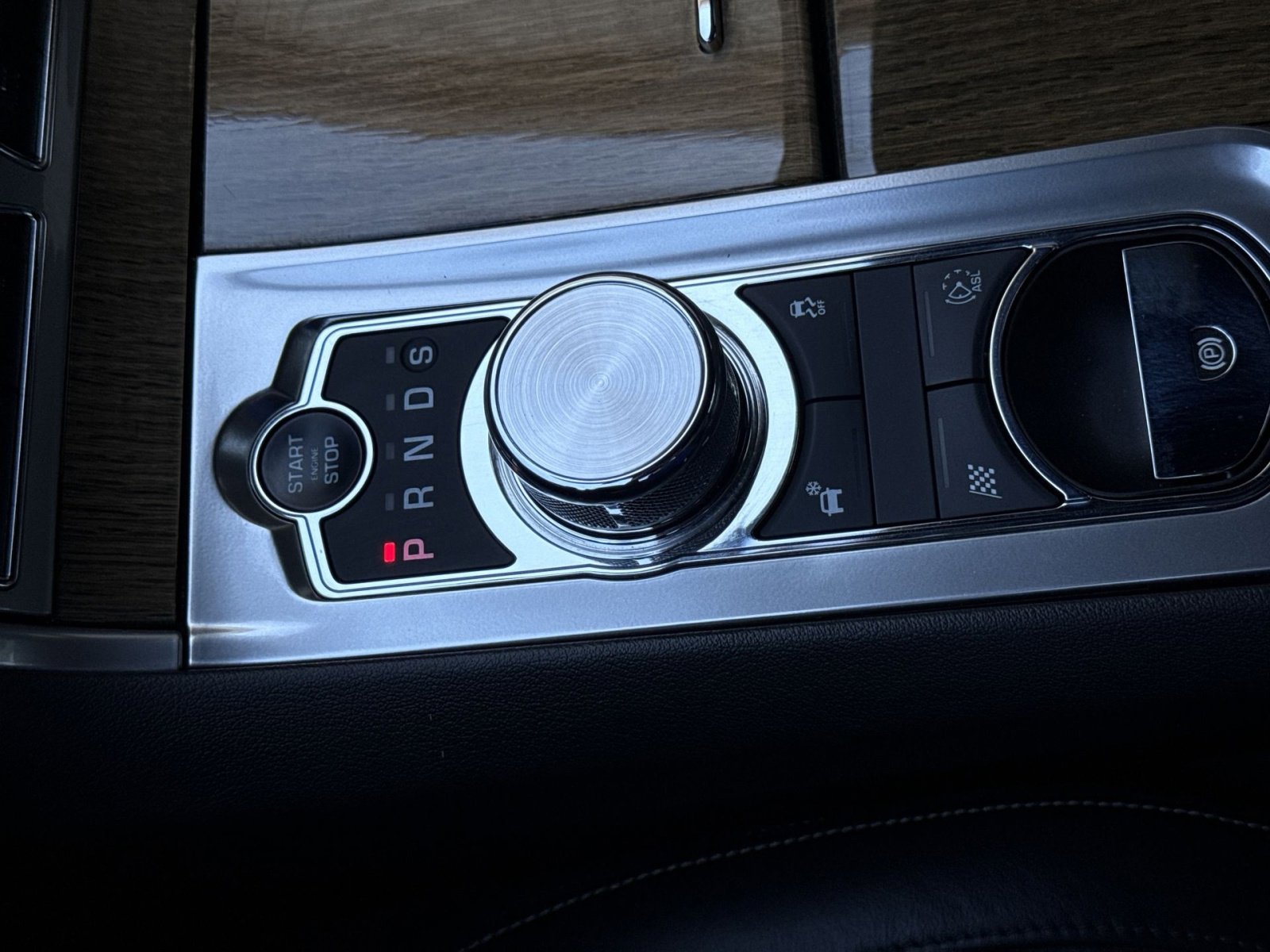 Used 2013 Jaguar XF R image 22