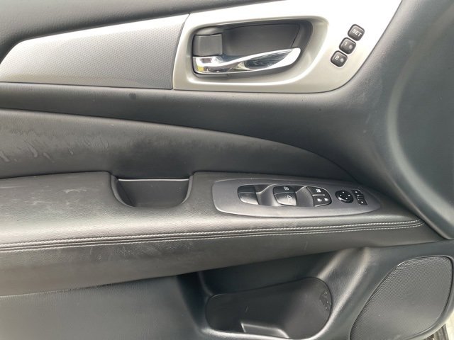 Used 2020 Nissan Pathfinder SL image 19