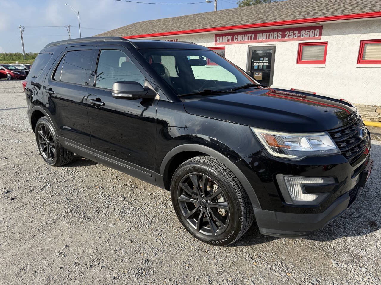 Used 2017 Ford Explorer XLT w/ Equipment Group 202A AWD/4WD image 1