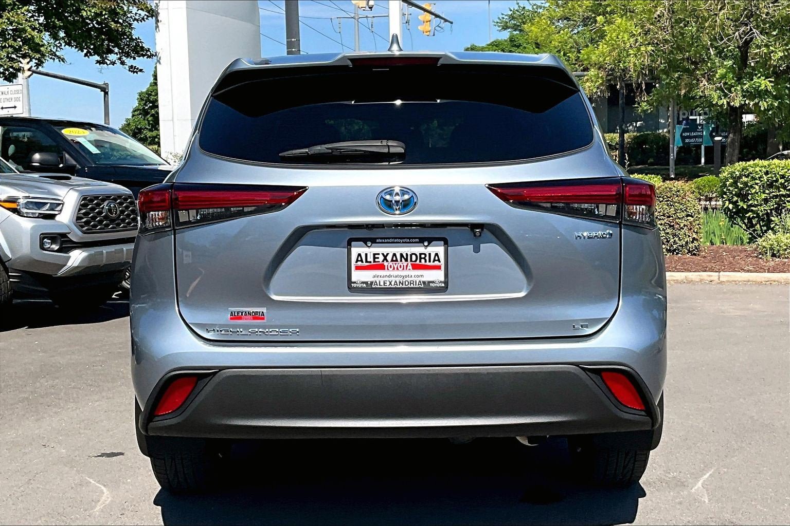 Used 2021 Toyota Highlander LE AWD/4WD image 4
