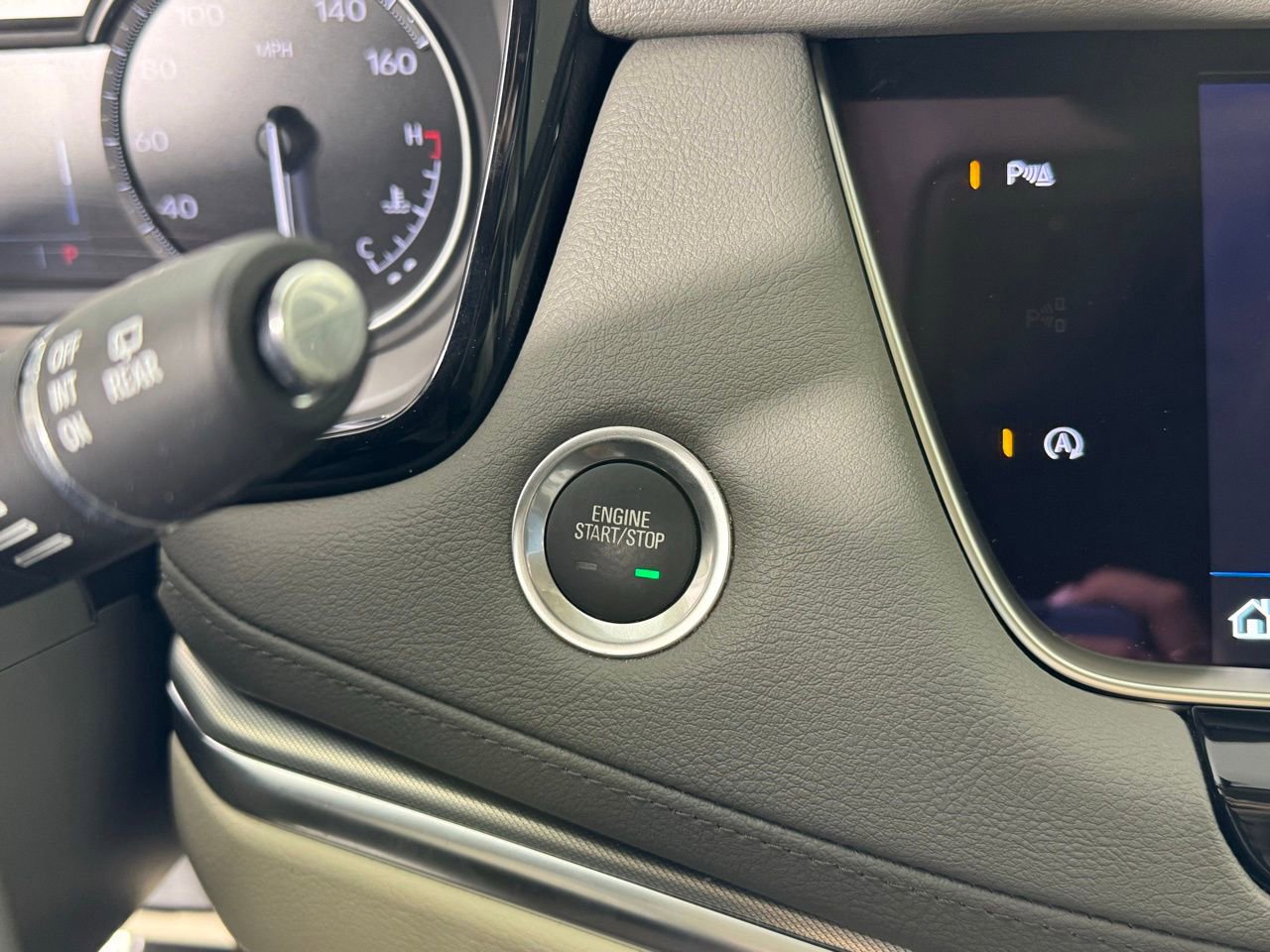 Used 2025 Cadillac XT5 Premium Luxury FWD image 30