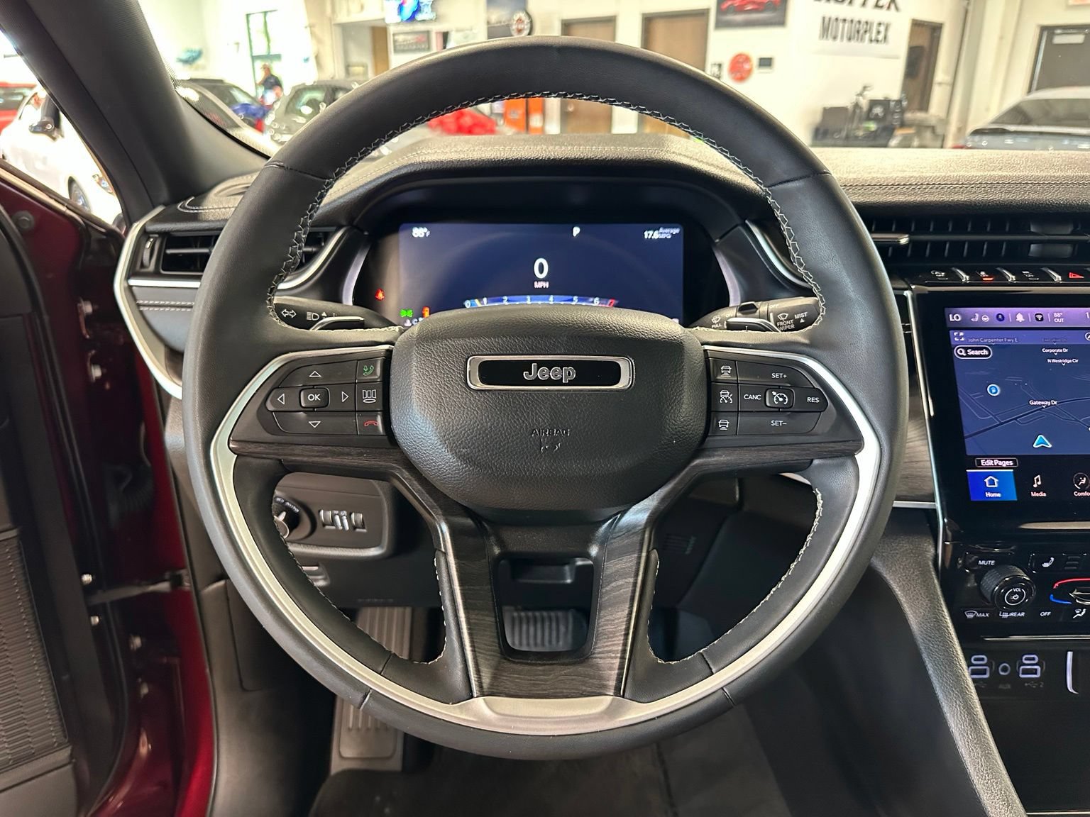 Used 2024 Jeep Grand Cherokee Limited RWD image 18