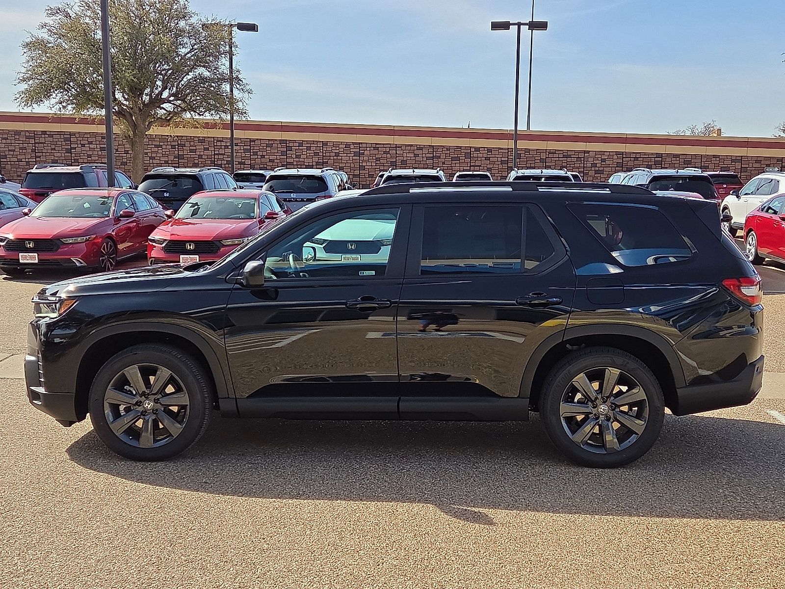 New 2026 Honda Pilot Sport image 2