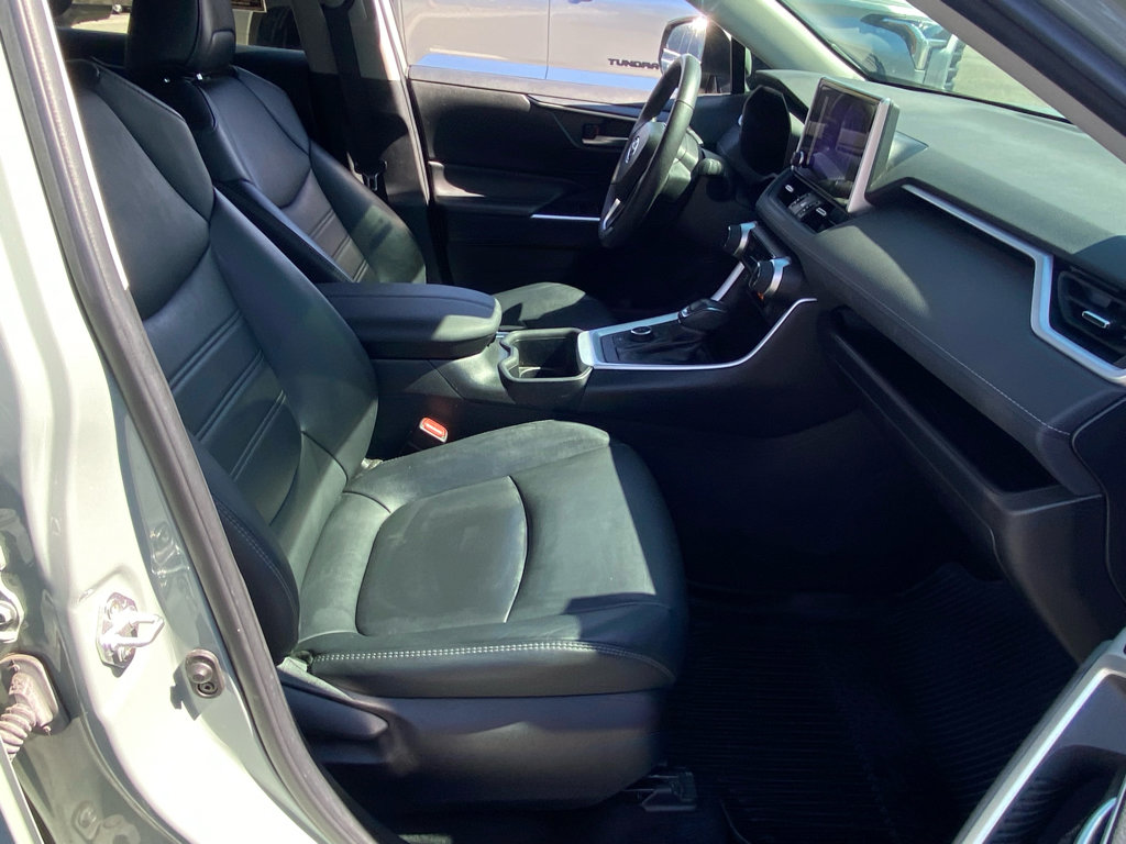 Used 2023 Toyota RAV4 XLE Premium image 15