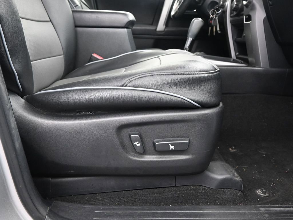 Used 2016 Toyota 4Runner SR5 Premium image 15