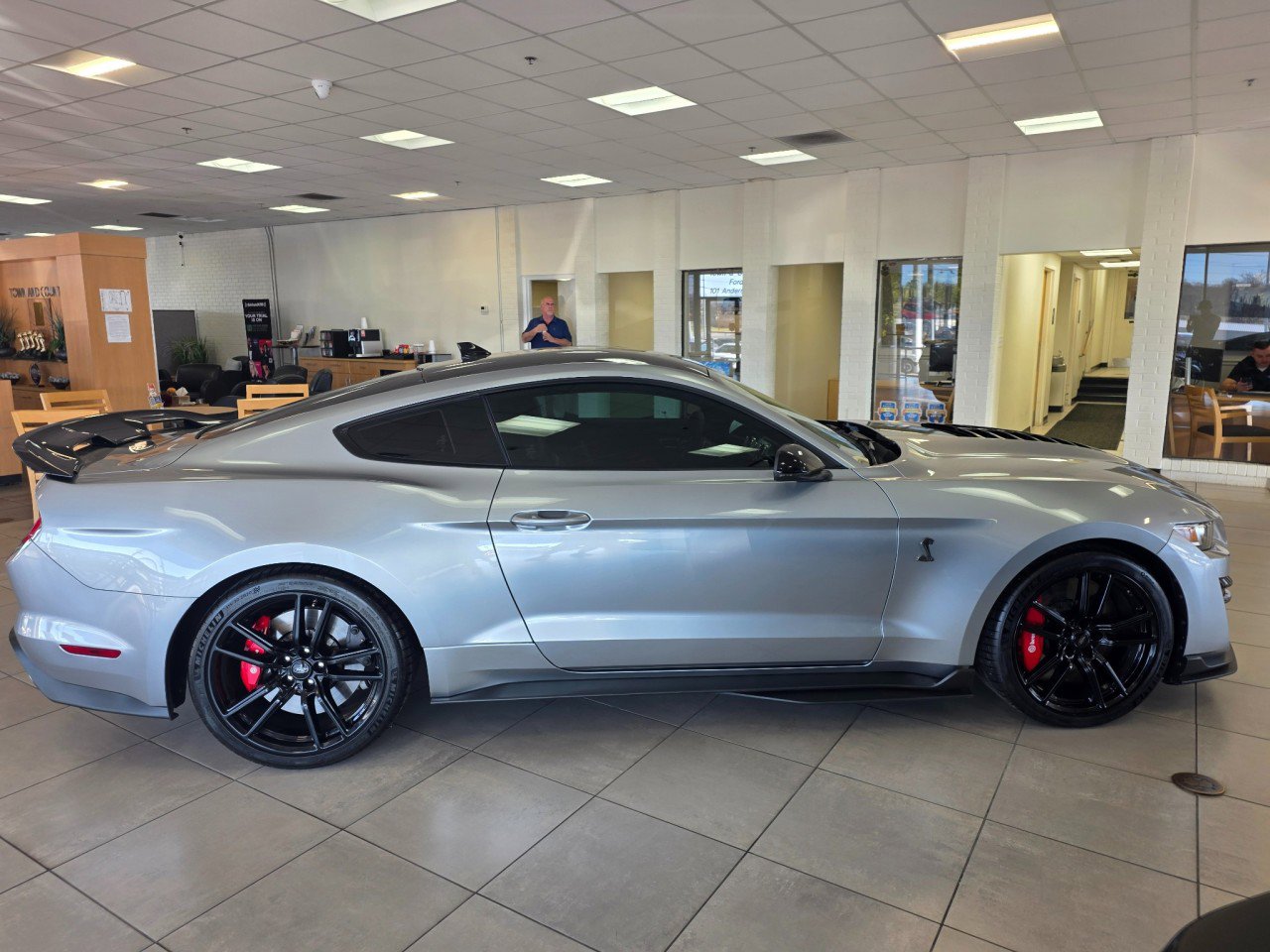 Used 2022 Ford Mustang Shelby GT500 w/ Technology Package image 12