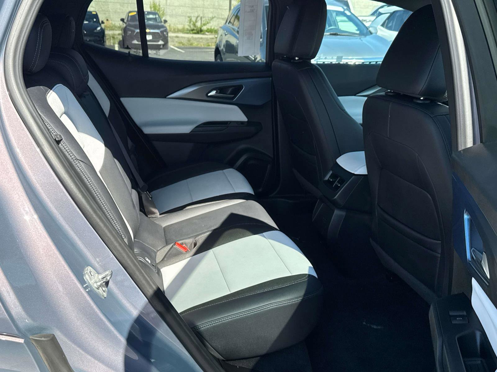 Certified 2025 Chevrolet Equinox EV LT w/ Convenience Package FWD image 18
