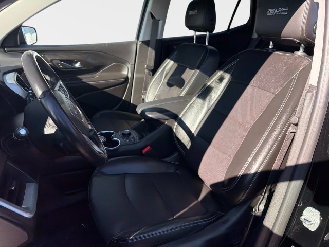 Used 2022 GMC Terrain SLT w/ Infotainment Package II FWD image 17