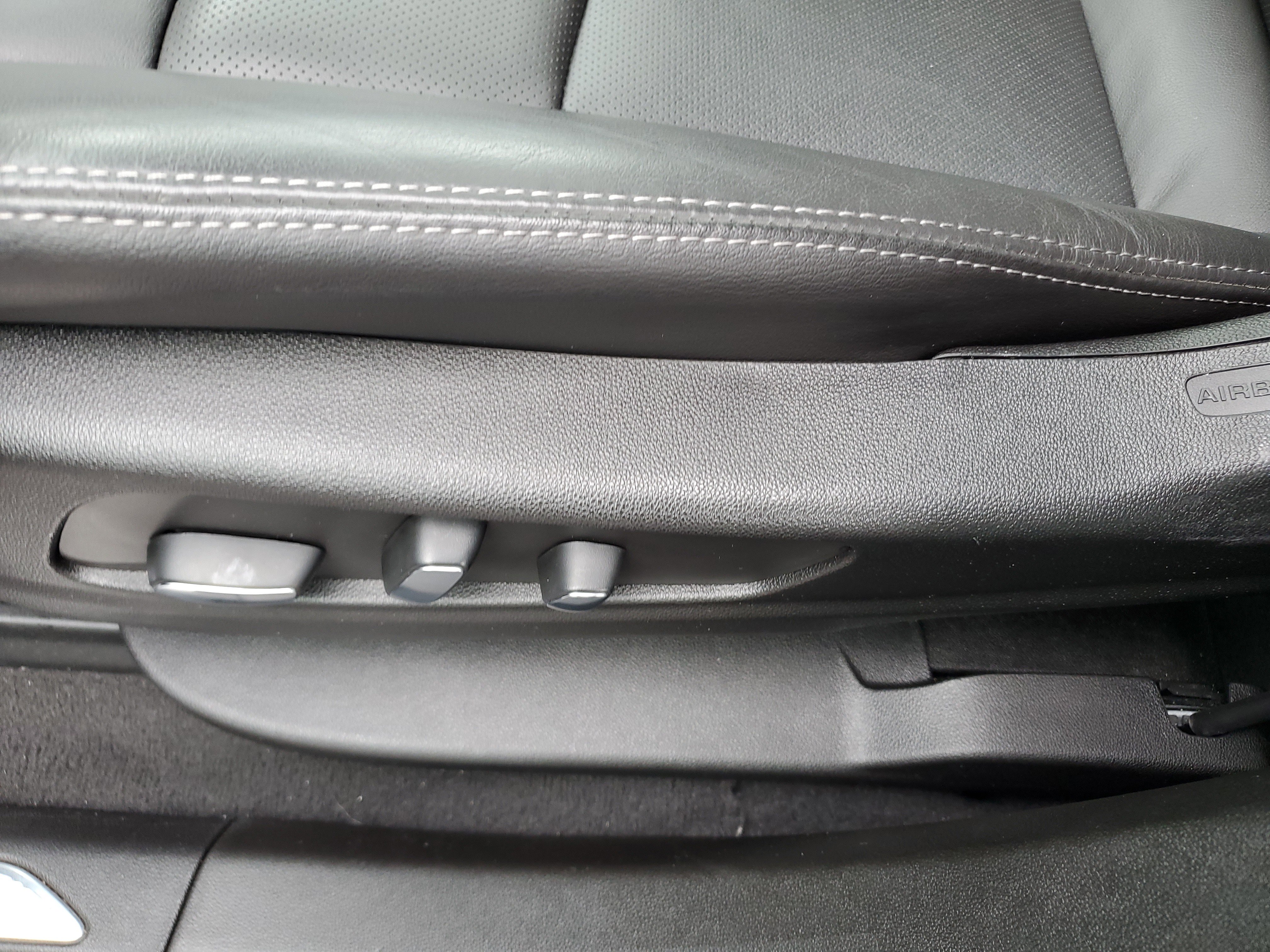 Used 2025 Cadillac XT5 Premium Luxury image 14