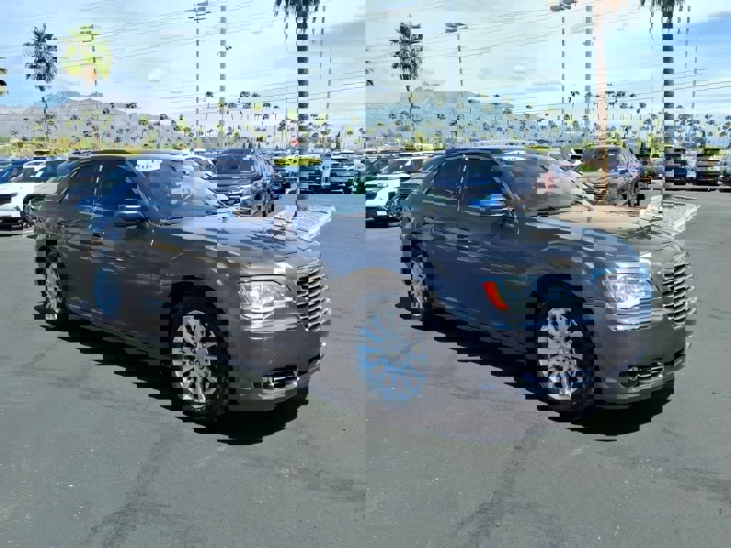 Used 2013 Chrysler 300 w/ Driver Convenience Group image 32