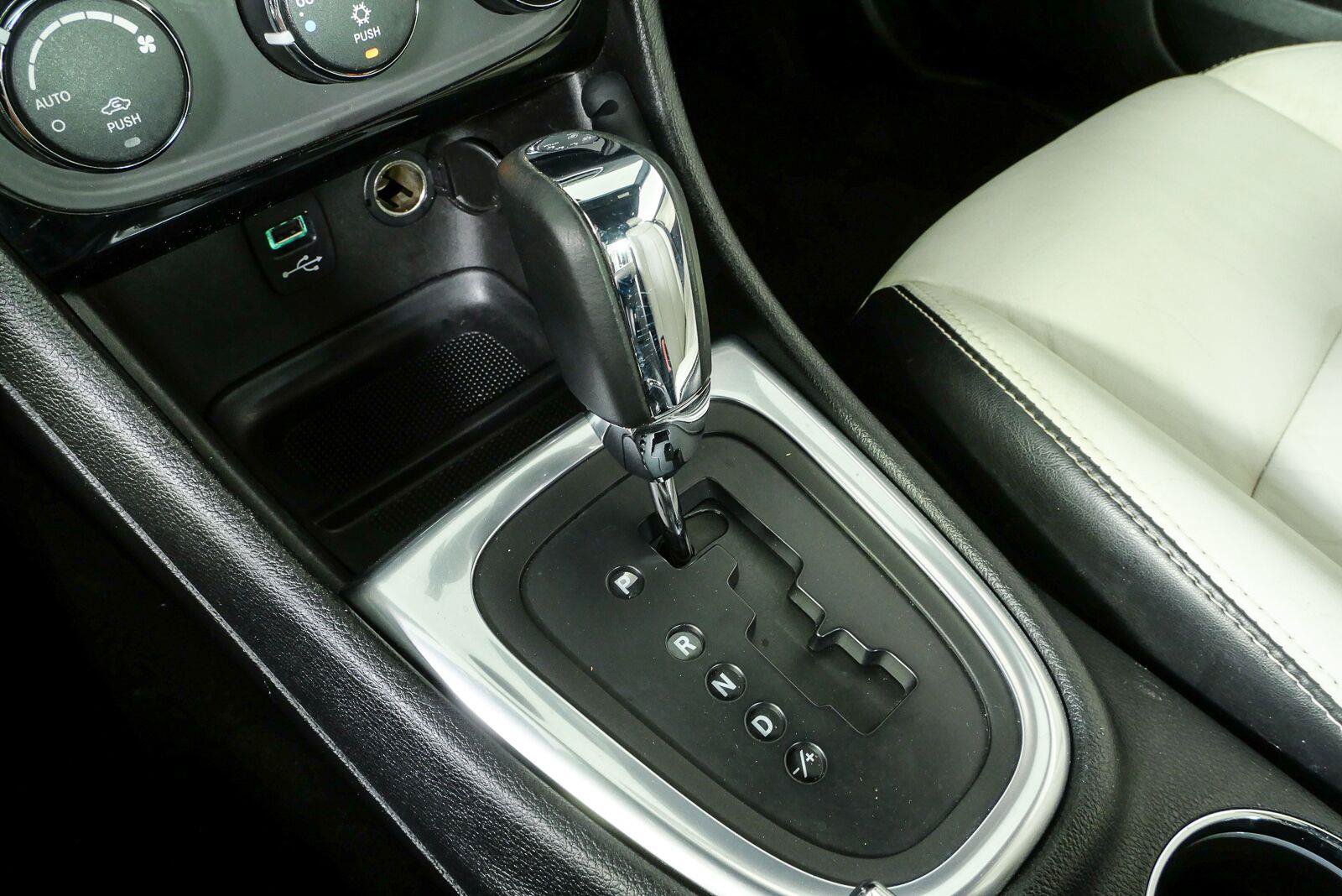 Used 2013 Chrysler 200 Limited FWD image 16