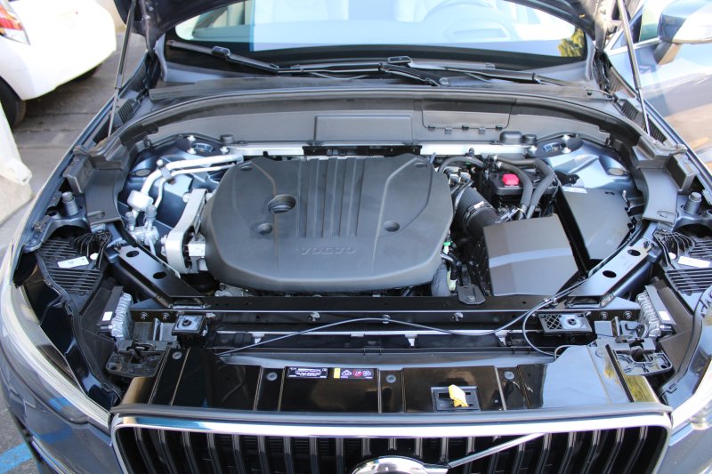 Used 2022 Volvo XC60 B5 Momentum image 23