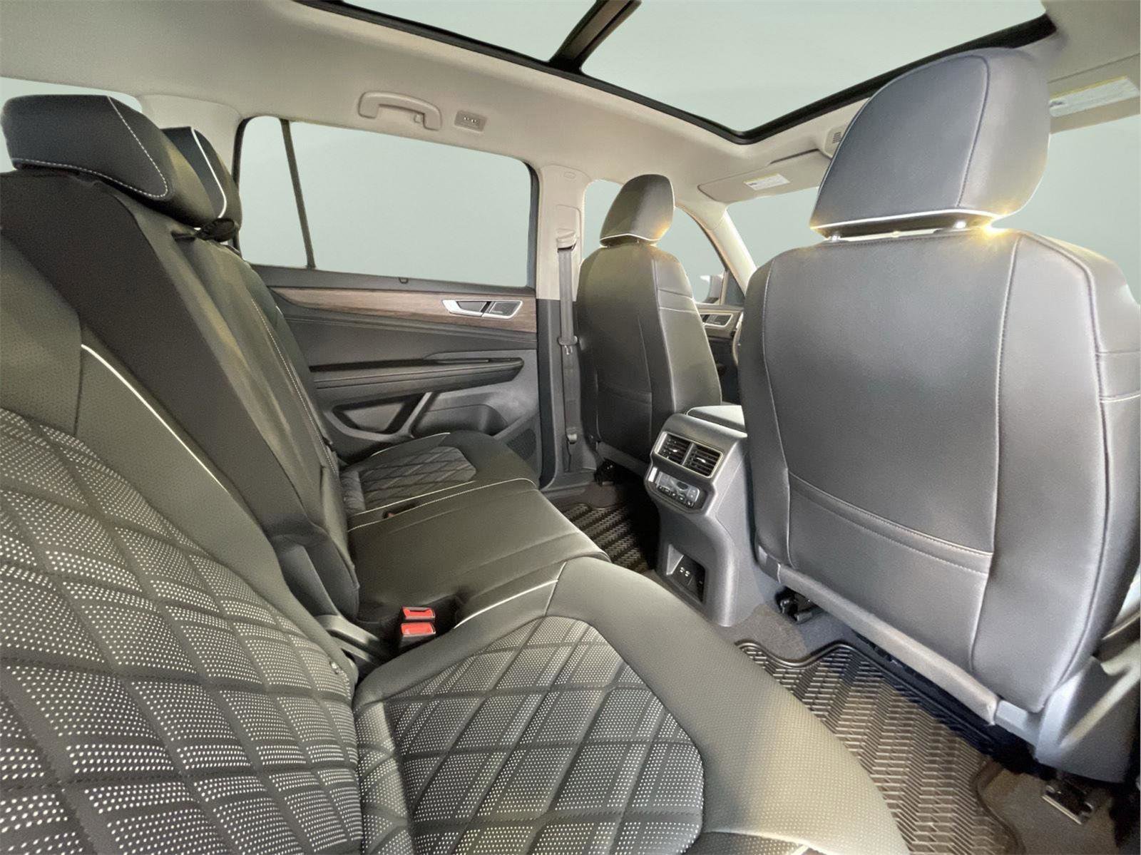 New 2026 Volkswagen Atlas SEL Premium R-Line image 11