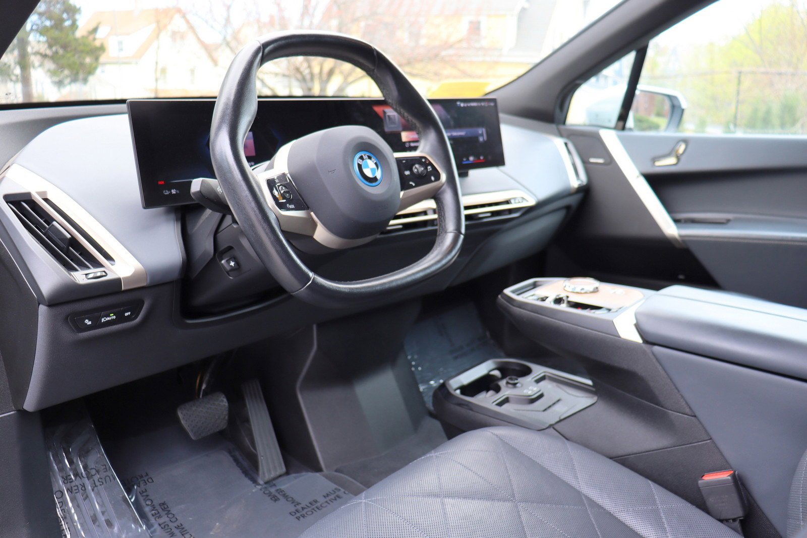 Used 2022 BMW iX xDrive50 w/ Sport Package AWD/4WD image 10