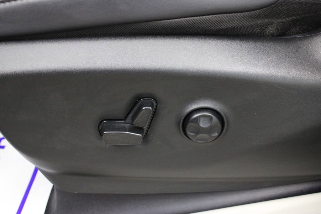 Used 2023 Chrysler Pacifica Touring-L image 19