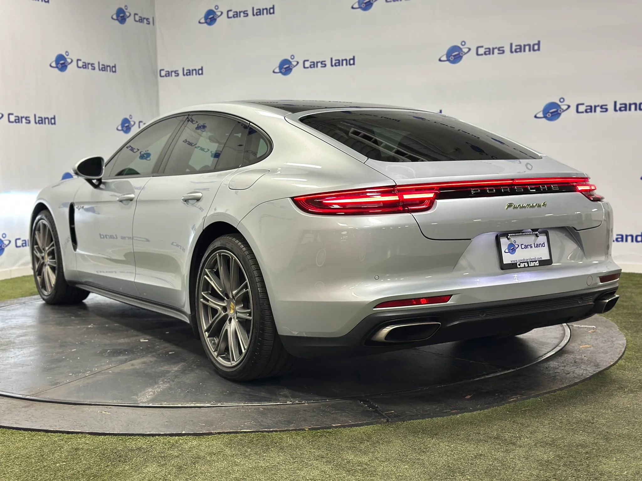 Used 2018 Porsche Panamera 4 w/ Premium Package Plus AWD/4WD image 5