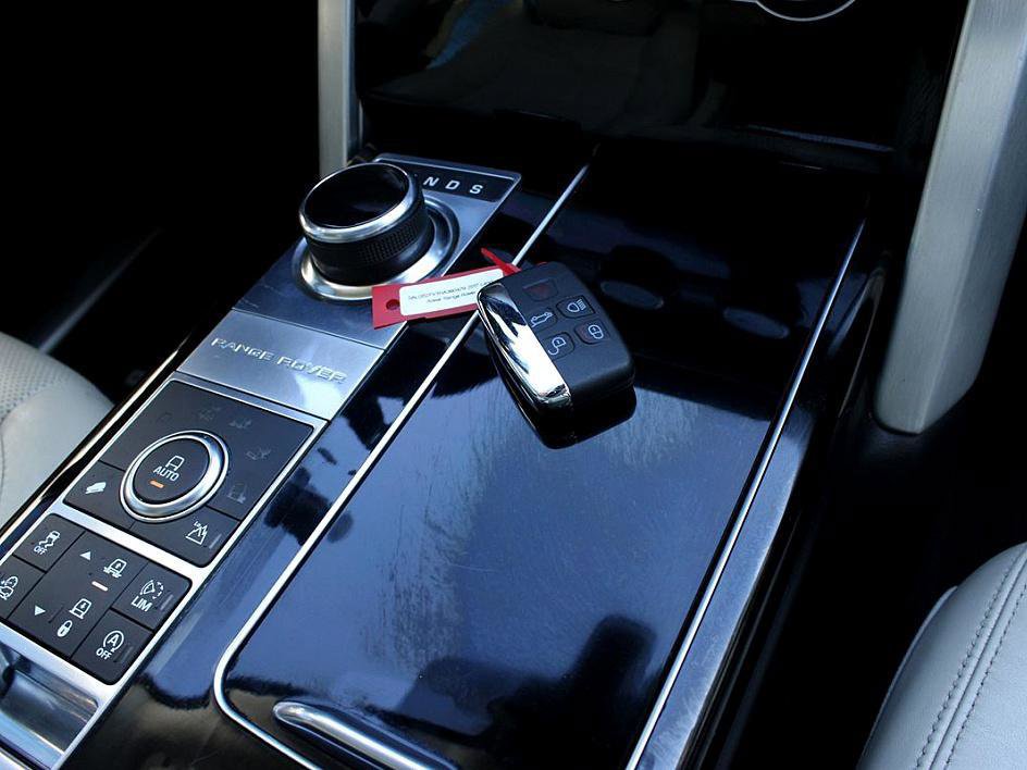 Used 2017 Land Rover Range Rover HSE image 24