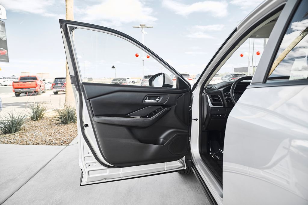 Used 2024 Nissan Rogue SV FWD image 15