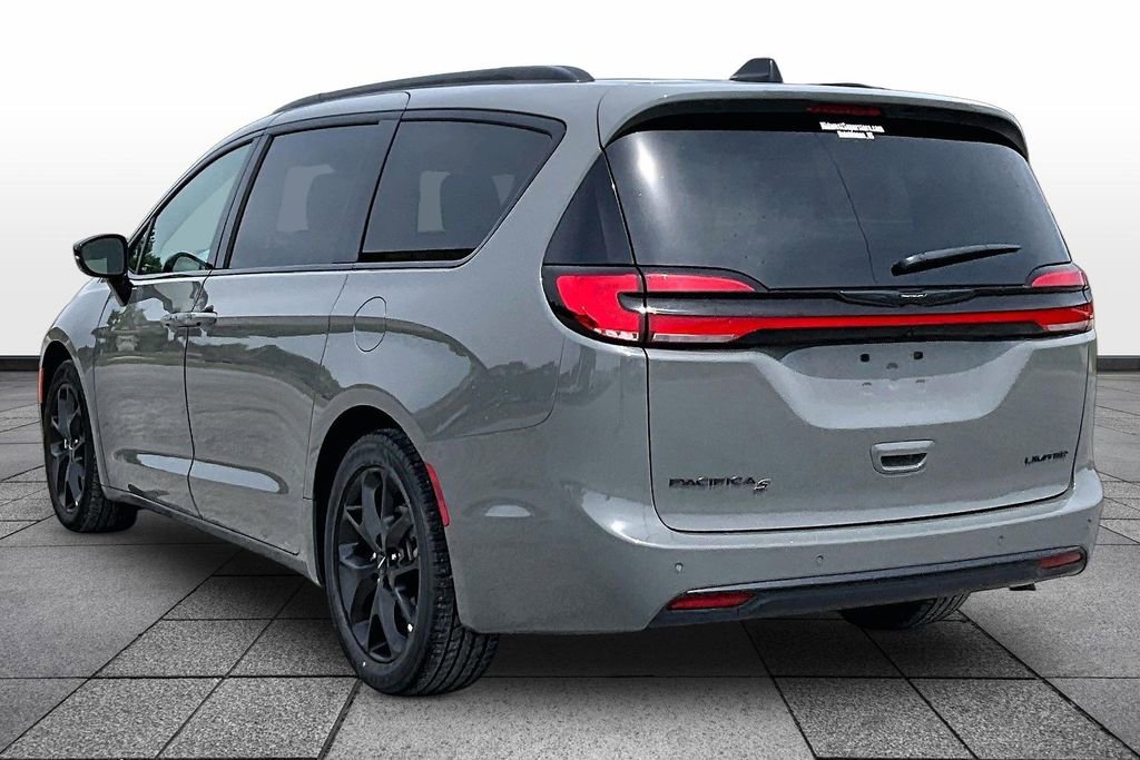 Used 2025 Chrysler Pacifica Limited FWD image 10