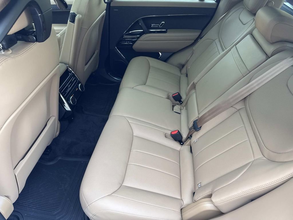 New 2026 Land Rover Range Rover Sport SE AWD/4WD image 17