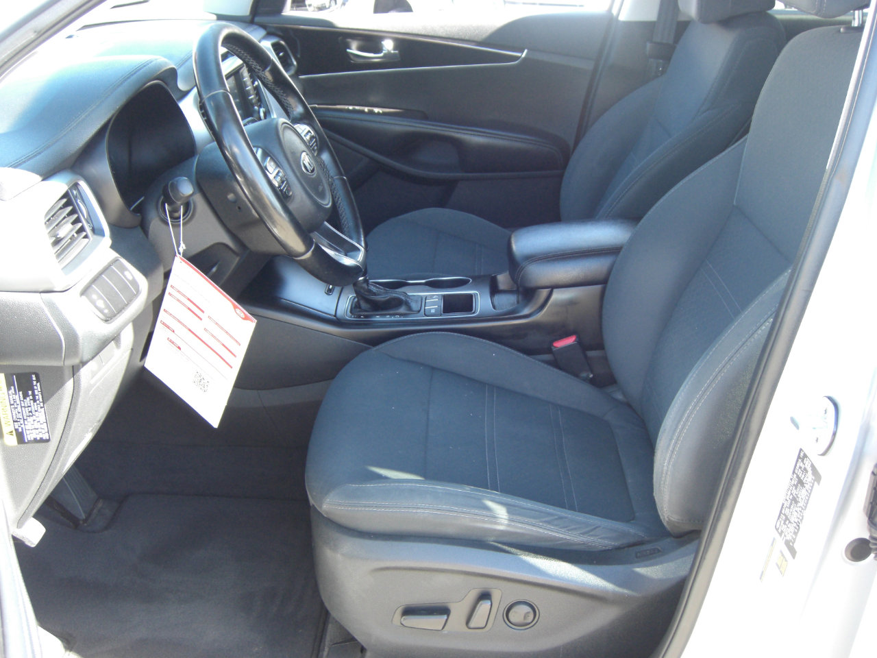 Used 2017 Kia Sorento LX w/ LX Convenience Package image 17