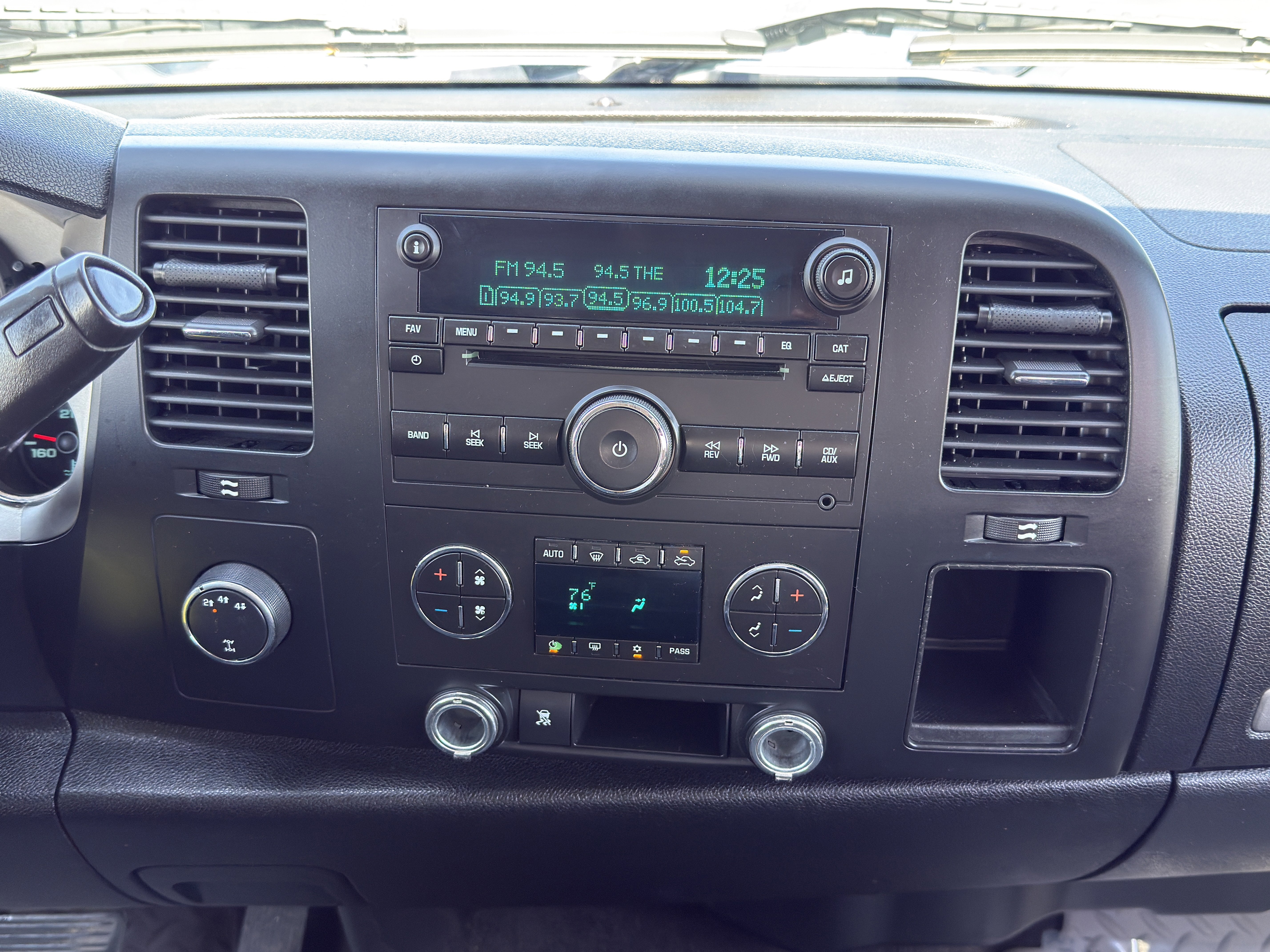 Used 2009 Chevrolet Silverado 2500 LT w/ Exterior Plus Package AWD/4WD image 24