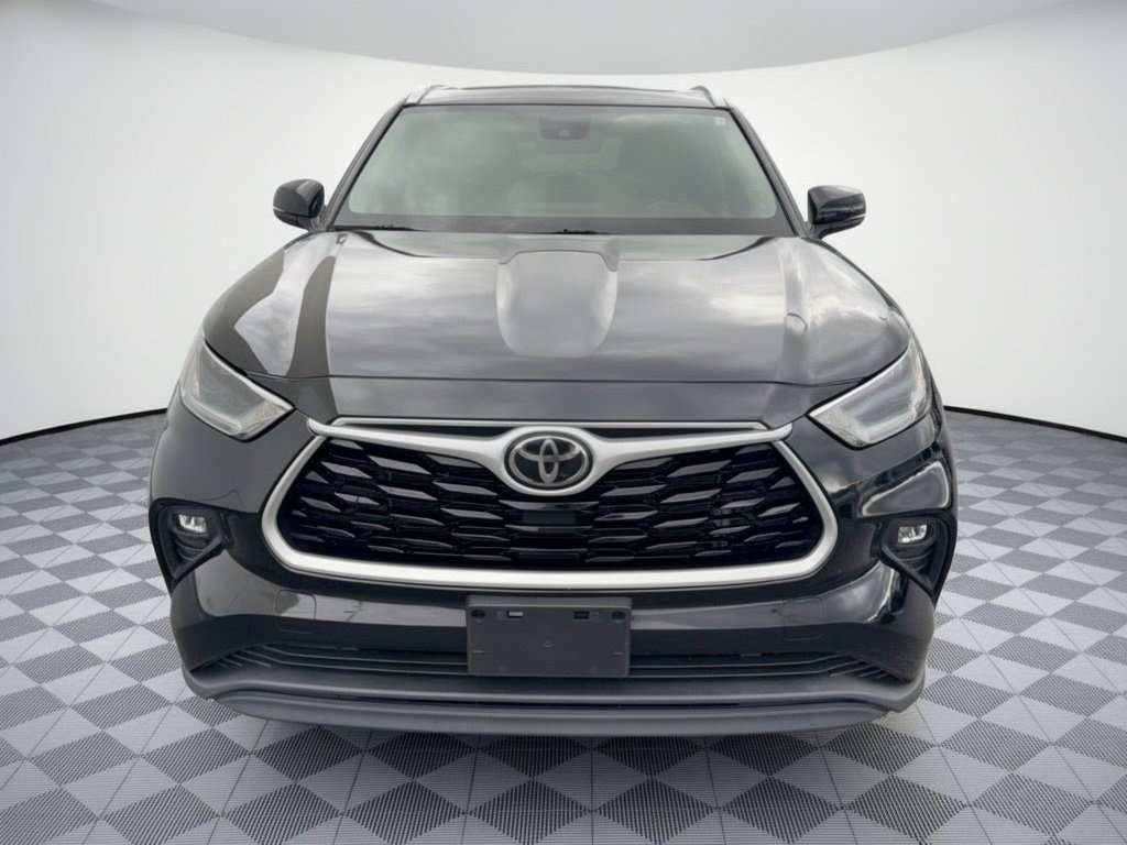 Used 2021 Toyota Highlander XLE AWD/4WD image 6