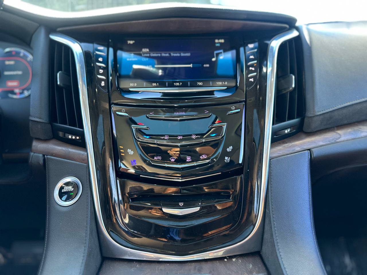 Used 2017 Cadillac Escalade Premium Luxury RWD image 11