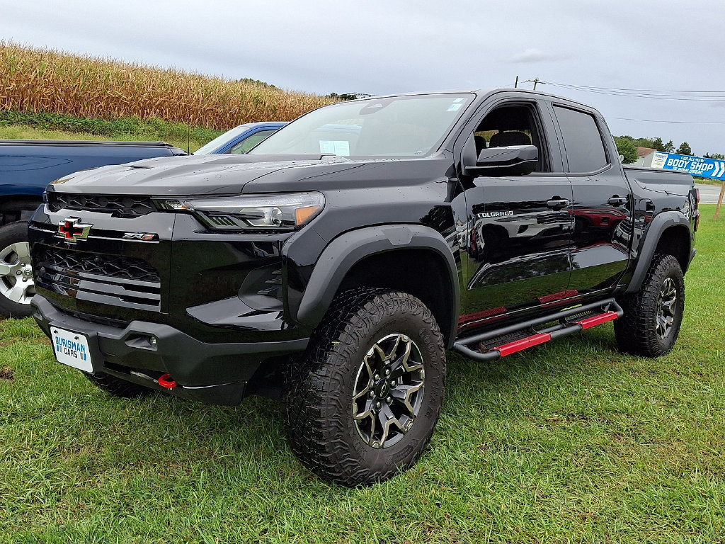 Used 2024 Chevrolet Colorado ZR2 w/ Technology Package AWD/4WD image 3