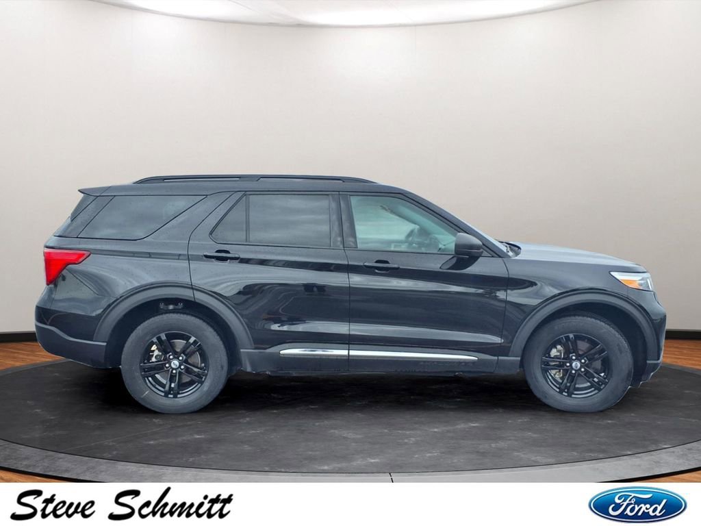 Used 2023 Ford Explorer XLT AWD/4WD image 27